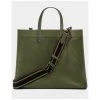 Handtassen Field Tote 40 In Sport Calf With Coach Badge Green -Coach Verkoop f77e41fb70e06f09300dbc493621bd18